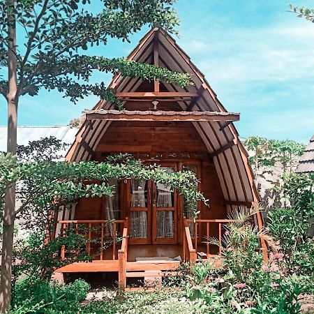 Raffles Inn Labuan Bajo Exteriör bild