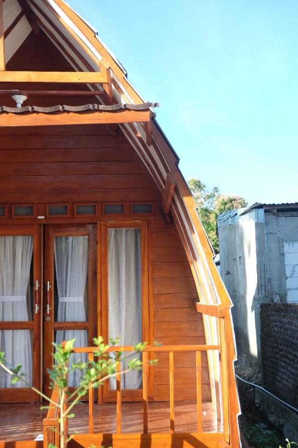 Raffles Inn Labuan Bajo Exteriör bild