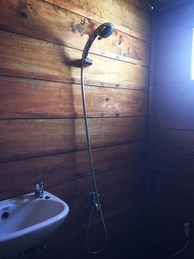 Raffles Inn Labuan Bajo Exteriör bild