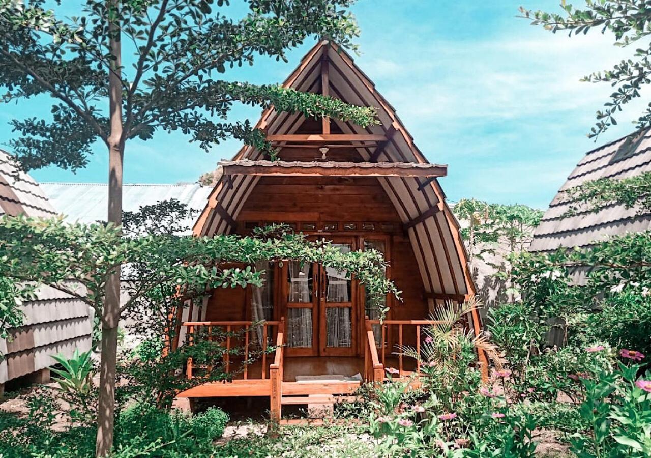 Raffles Inn Labuan Bajo Exteriör bild