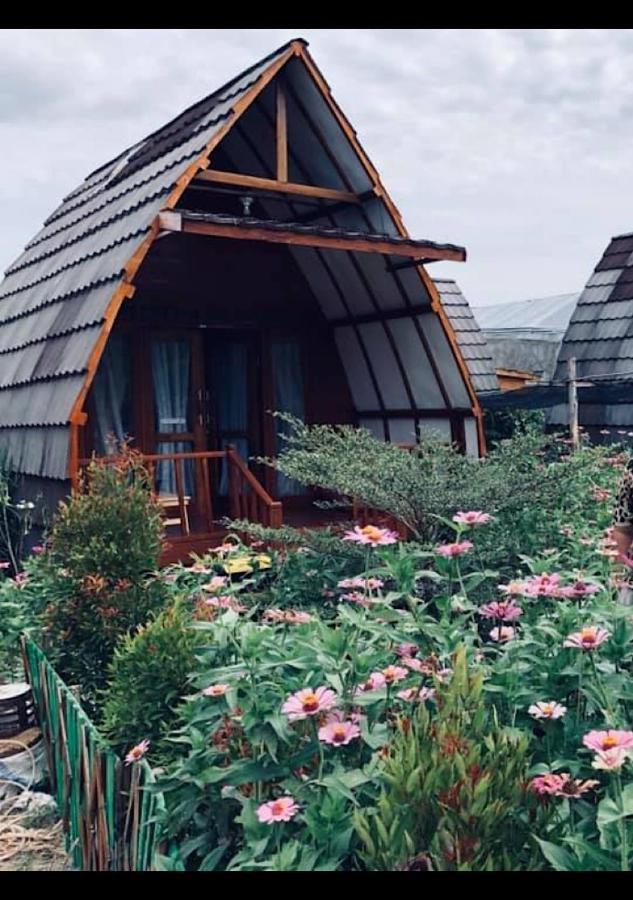 Raffles Inn Labuan Bajo Exteriör bild