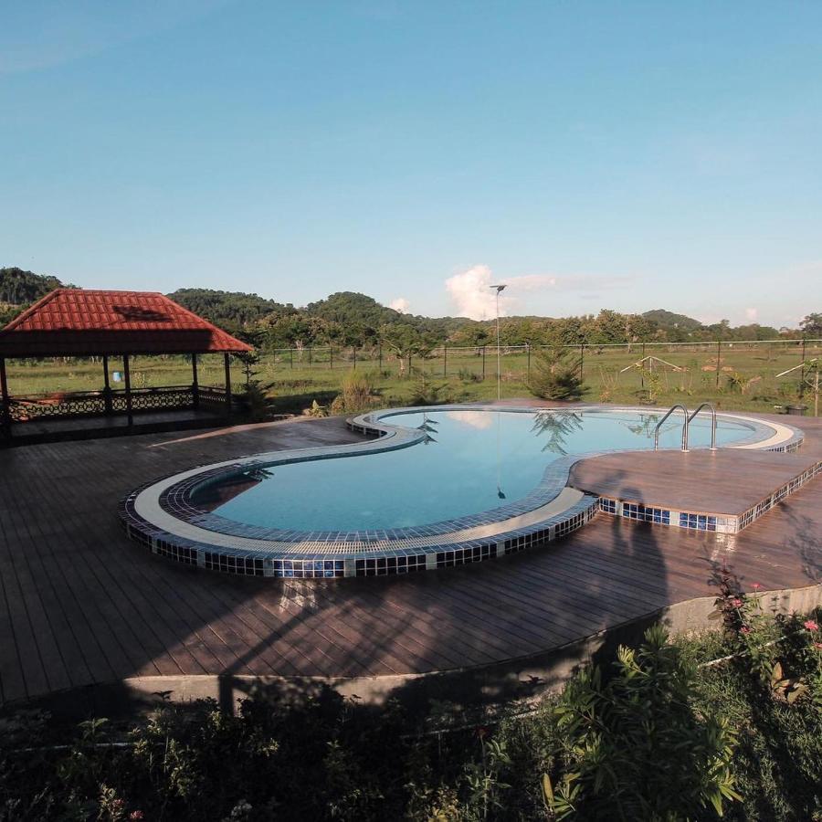 Raffles Inn Labuan Bajo Exteriör bild